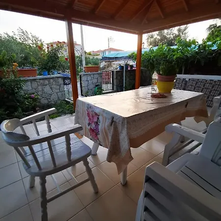 Villa Alaçatı macrocentır arkası