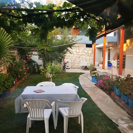 Alaçatı macrocentır arkası *